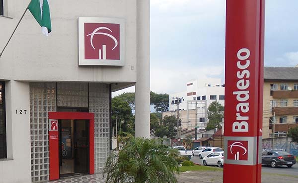 Bradesco investe para atrair clientes alta renda. – SEEB Laguna